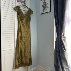 RIHOAS The Green Jacquard Cap Sleeve Satin Midi Dress